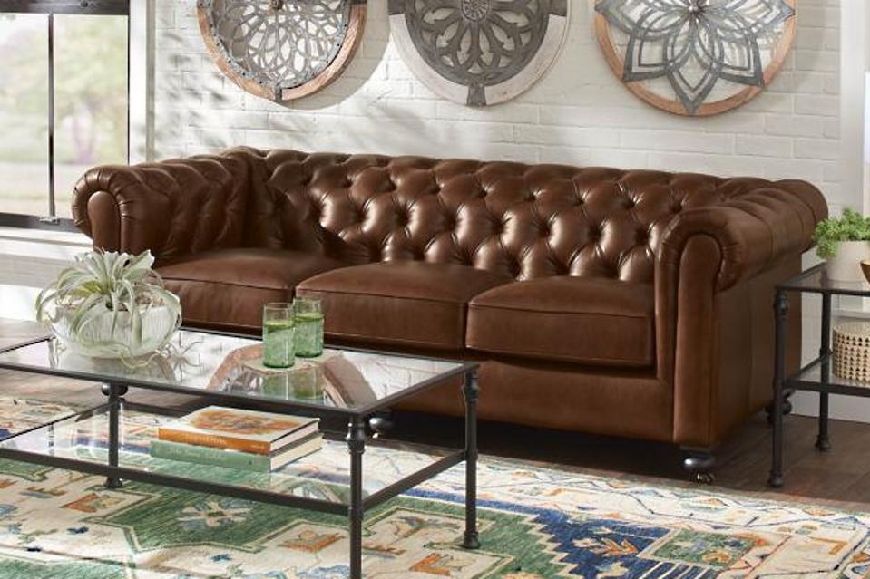 Chesterfield Sofa Designs for Modern Interiors插图