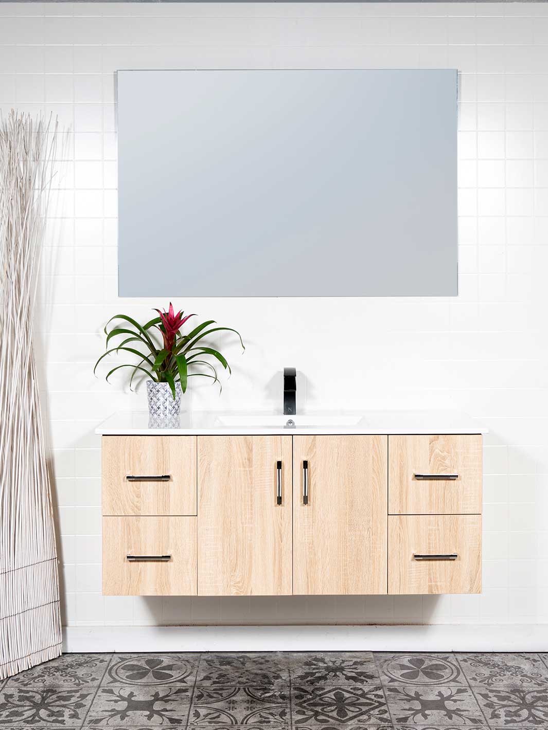 Captivating design focal point: the statement-making floating vanity插图