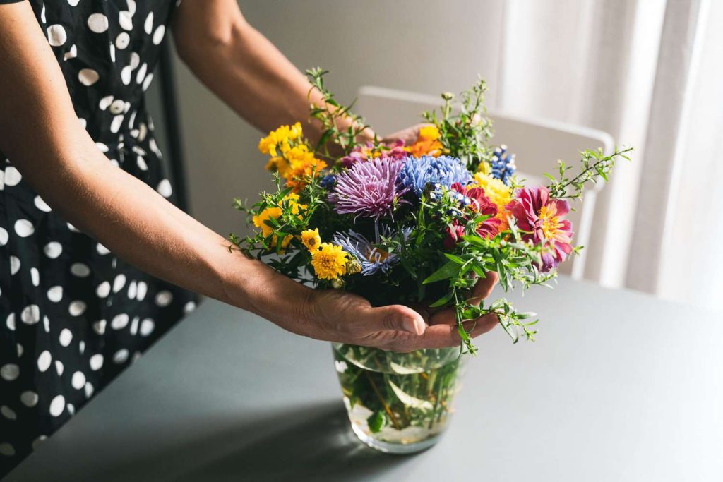 how to vase flowers