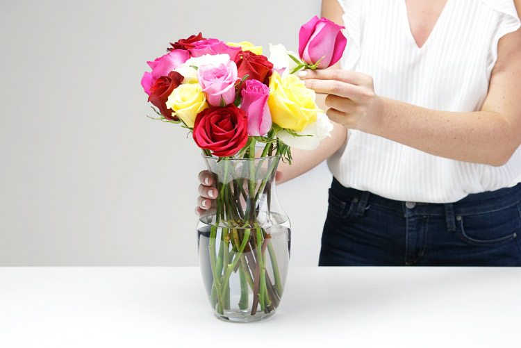 how to preserve roses in a vase