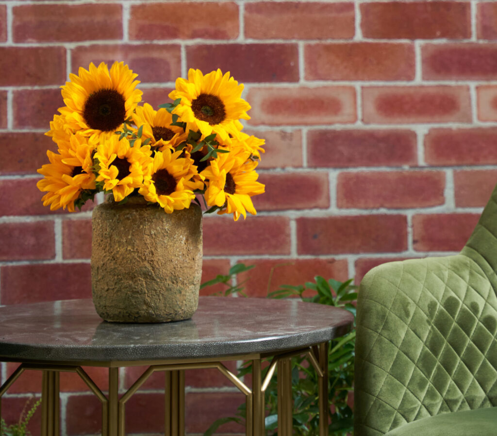 Sunflowers in a Vase: From Droopy to Dazzling插图1