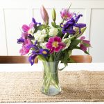 How to put flowers in a vase