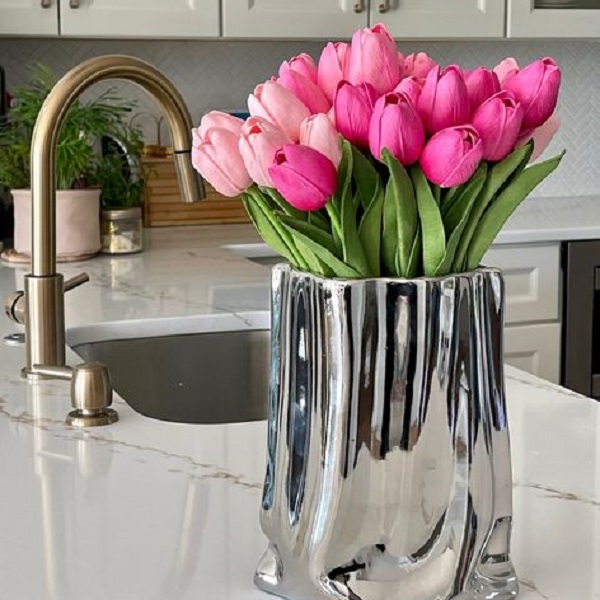 Discover the lifespan of tulips in a vase 