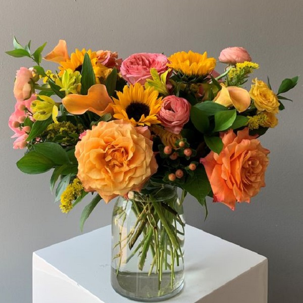 Learn the essential steps to prepare  flowers in a vase 