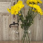 Find out which flowers are ideal for arranging in a vase