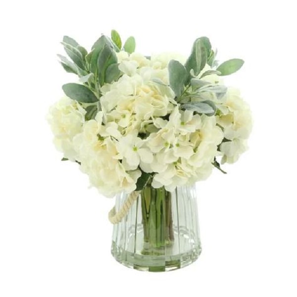 Keep flowers fresh in a vase with simple tips. 