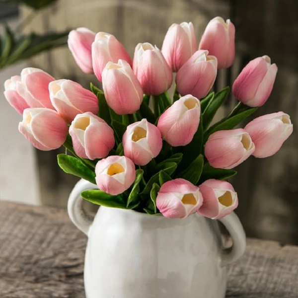 Find out how long tulips last in a vase