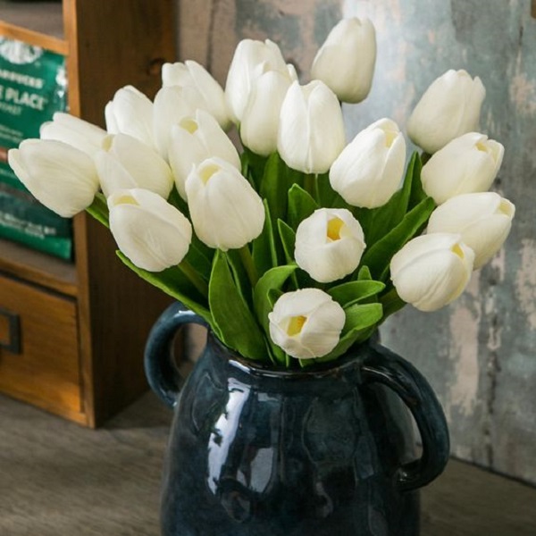 Find out how long tulips last in a vase