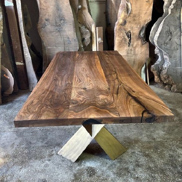 Learn easy steps to clean your wood table